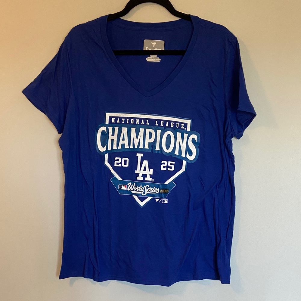 NWOT Women’s Fanatics Royal Blue Los Angeles Dodgers Champions 2025 V‑Neck Tee
